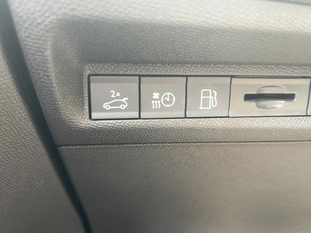 Peugeot 408 - Photo 17