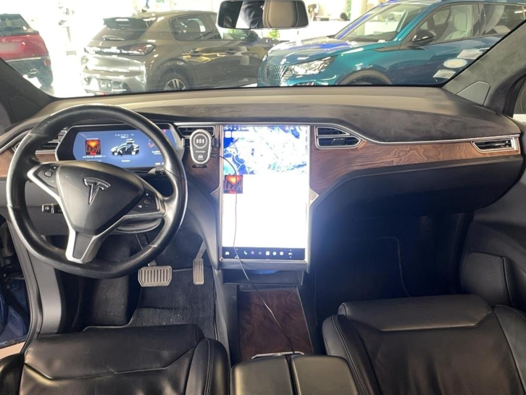 Tesla Model X - Photo 11