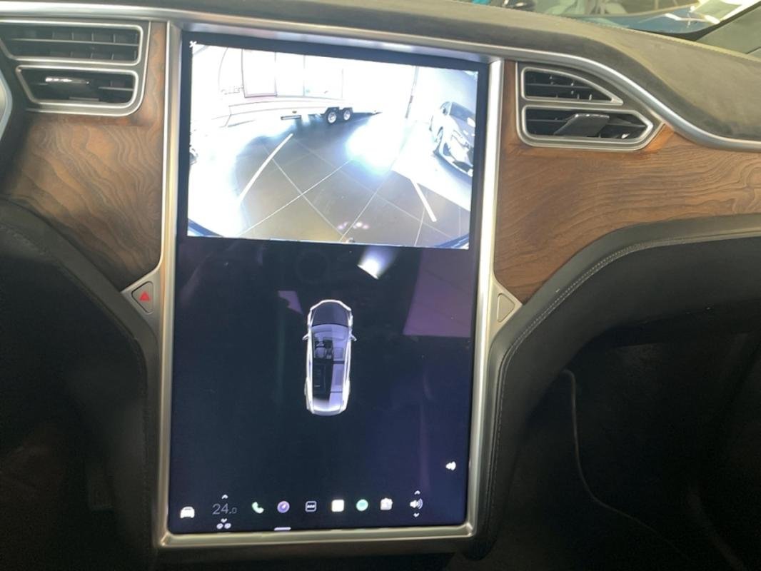 Tesla Model X - Photo 13