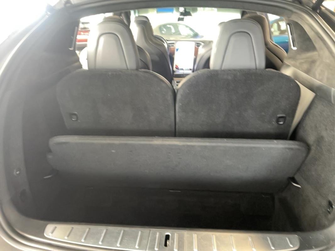 Tesla Model X - Photo 17