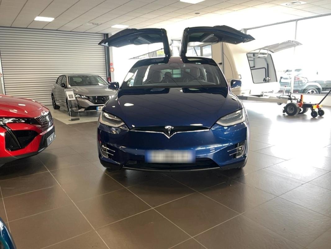 Tesla Model X - Photo 2