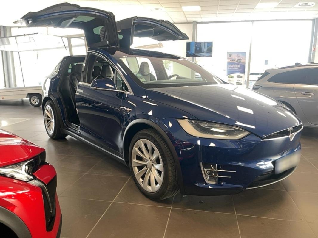 Tesla Model X - Photo 3