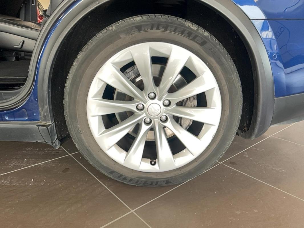 Tesla Model X - Photo 8