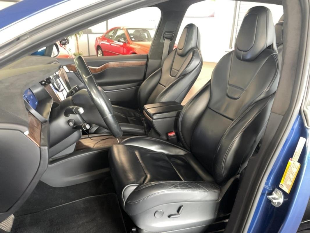 Tesla Model X - Photo 10
