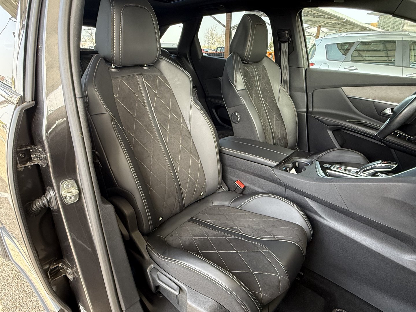 Peugeot 3008 GT S&S HDI - Photo 9