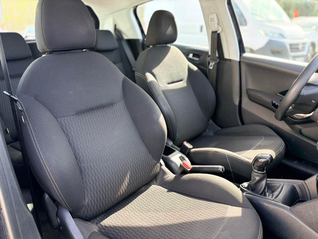 Peugeot 208 - Photo 12