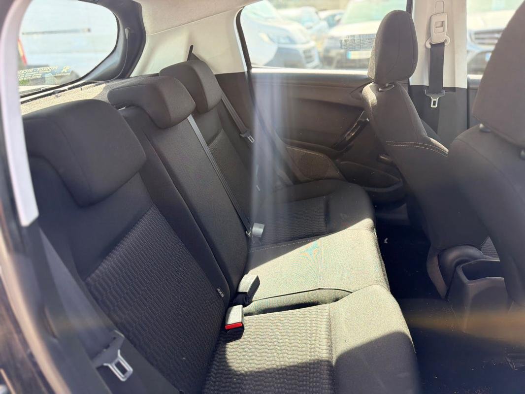 Peugeot 208 - Photo 9
