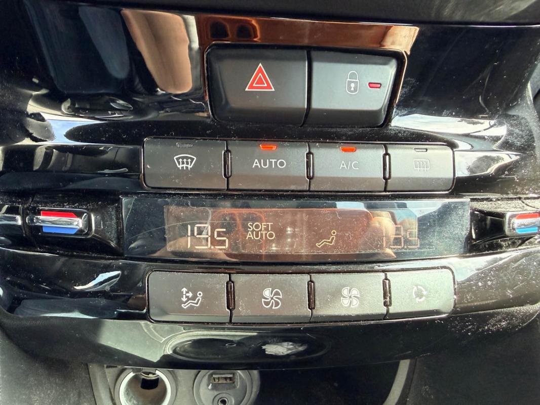 Peugeot 208 - Photo 10