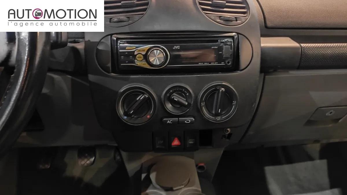 Volkswagen New Beetle - Photo 18