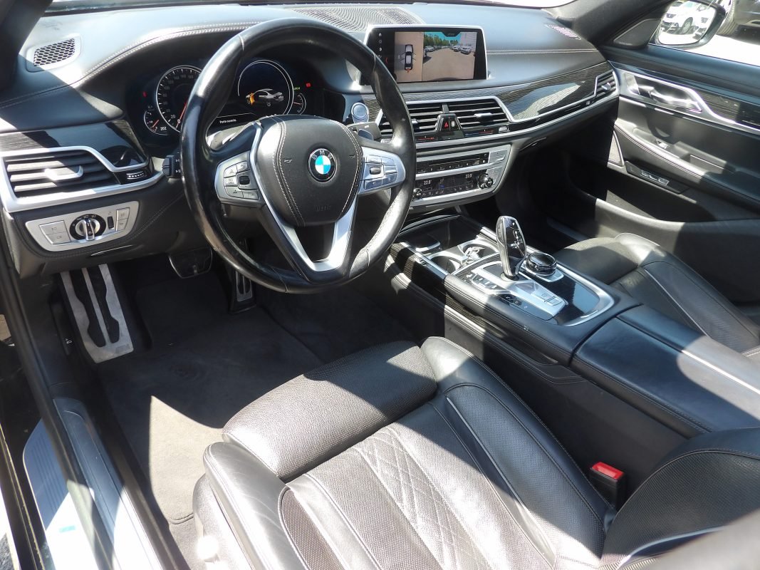 BMW Série 7 - Photo 9