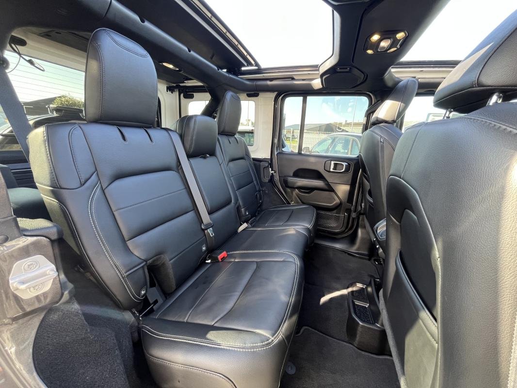 Jeep Wrangler - Photo 11