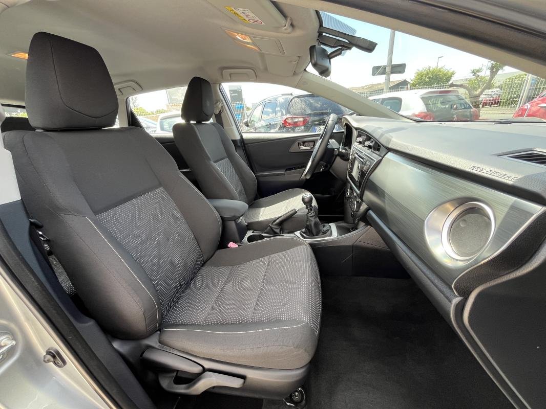 Toyota Auris - Photo 13