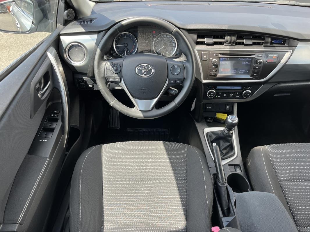 Toyota Auris - Photo 16