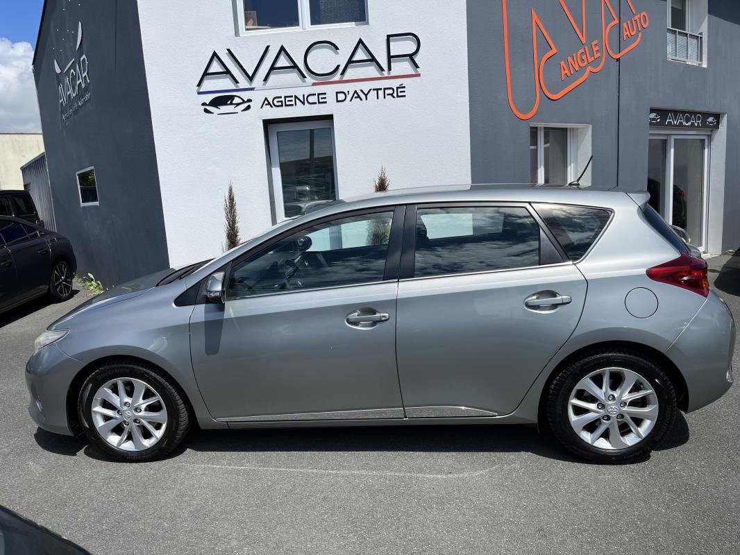 Toyota Auris - Photo 2
