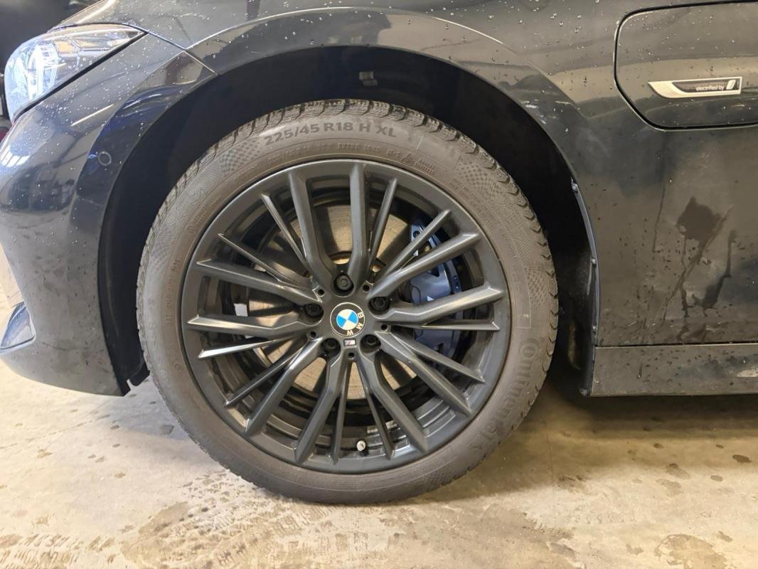 BMW 330e - Photo 23