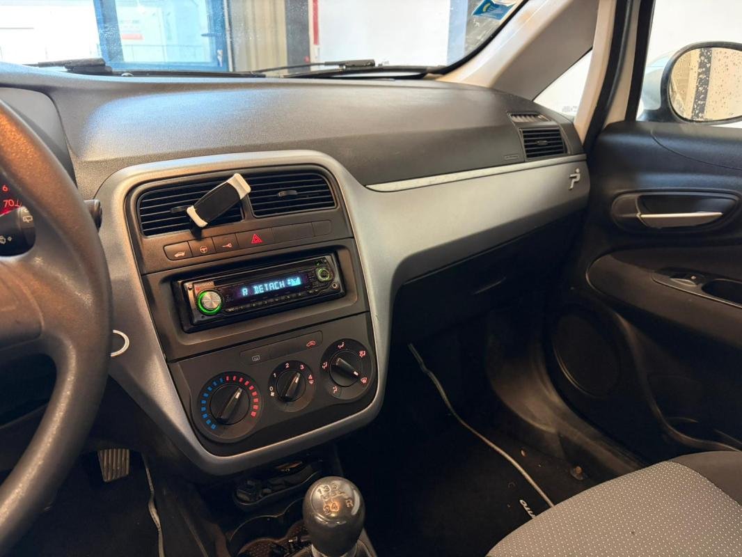 Fiat Punto - Photo 11