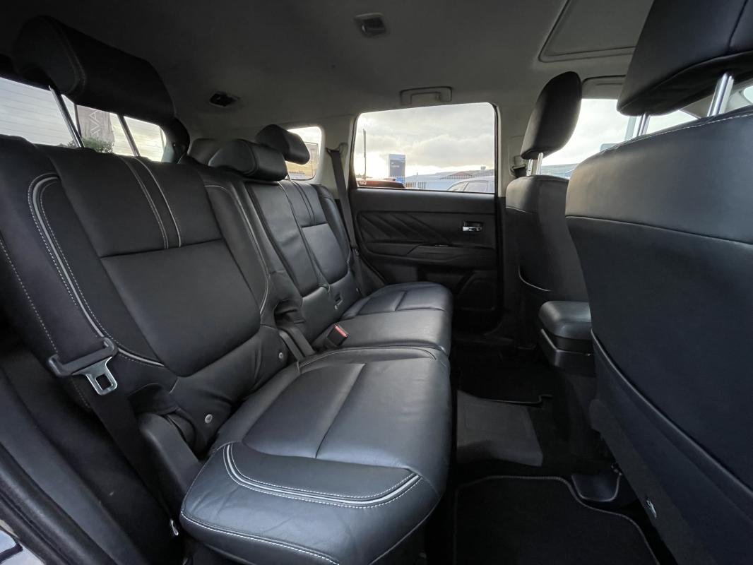 Mitsubishi Outlander - Photo 12