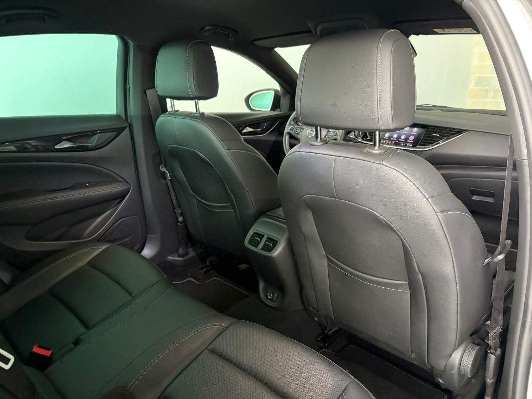 Opel Insignia - Photo 11
