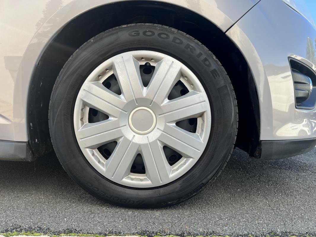 Ford C-Max - Photo 22