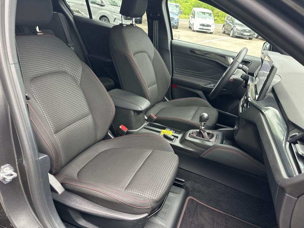 Ford Focus - Photo 12