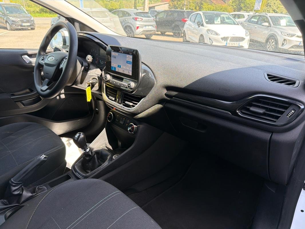 Ford Fiesta - Photo 8