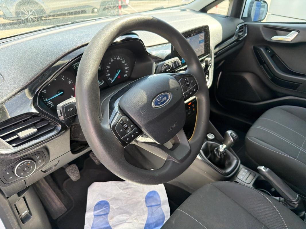 Ford Fiesta - Photo 10