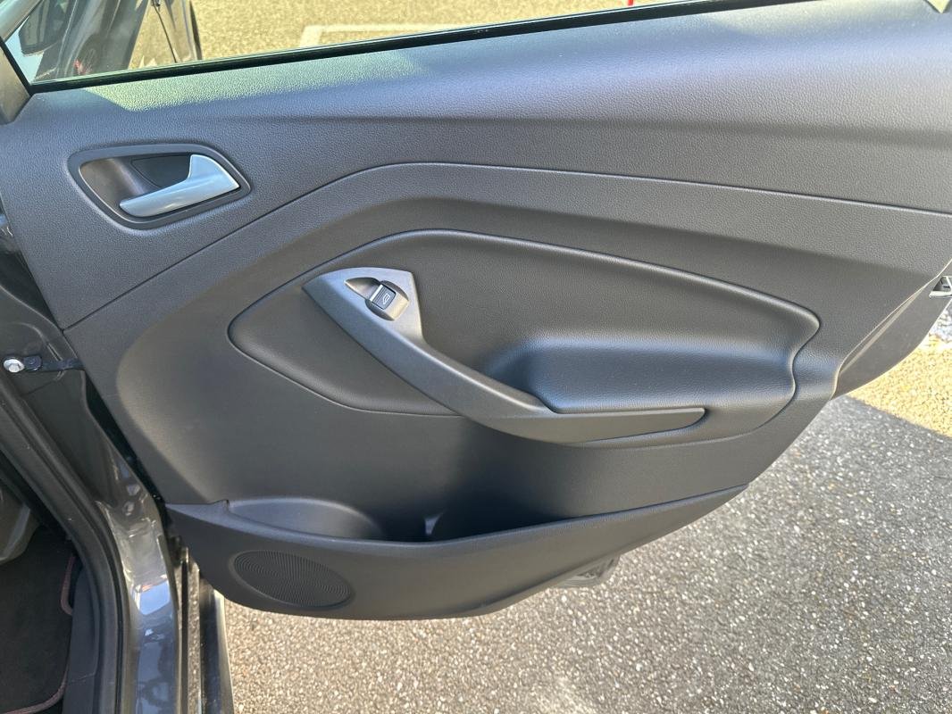 Ford Kuga - Photo 12