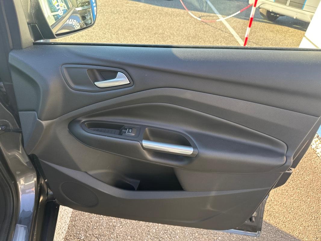 Ford Kuga - Photo 15