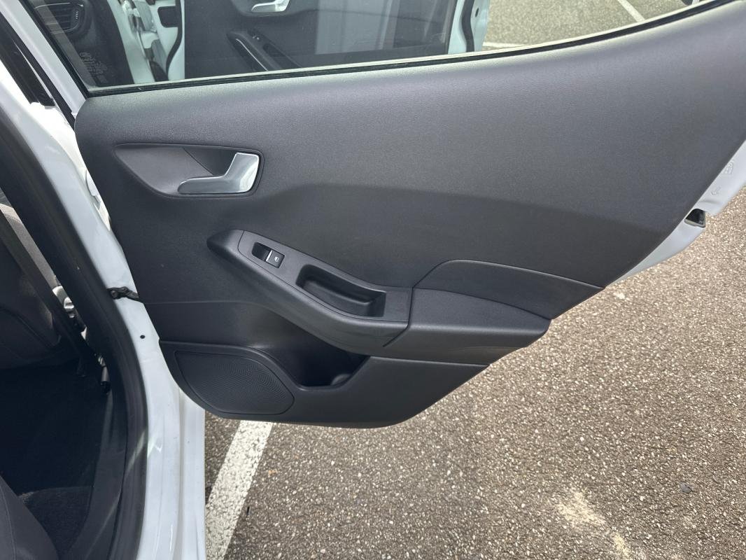 Ford Fiesta - Photo 11