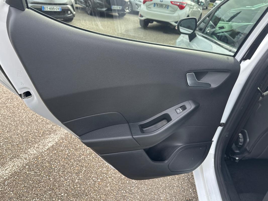 Ford Fiesta - Photo 16