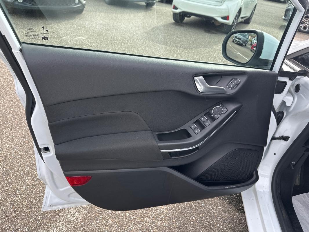 Ford Fiesta - Photo 19