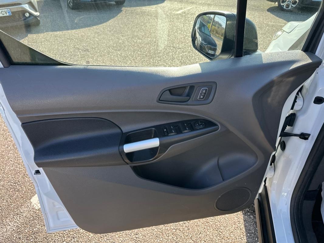 Ford Tourneo Connect - Photo 16