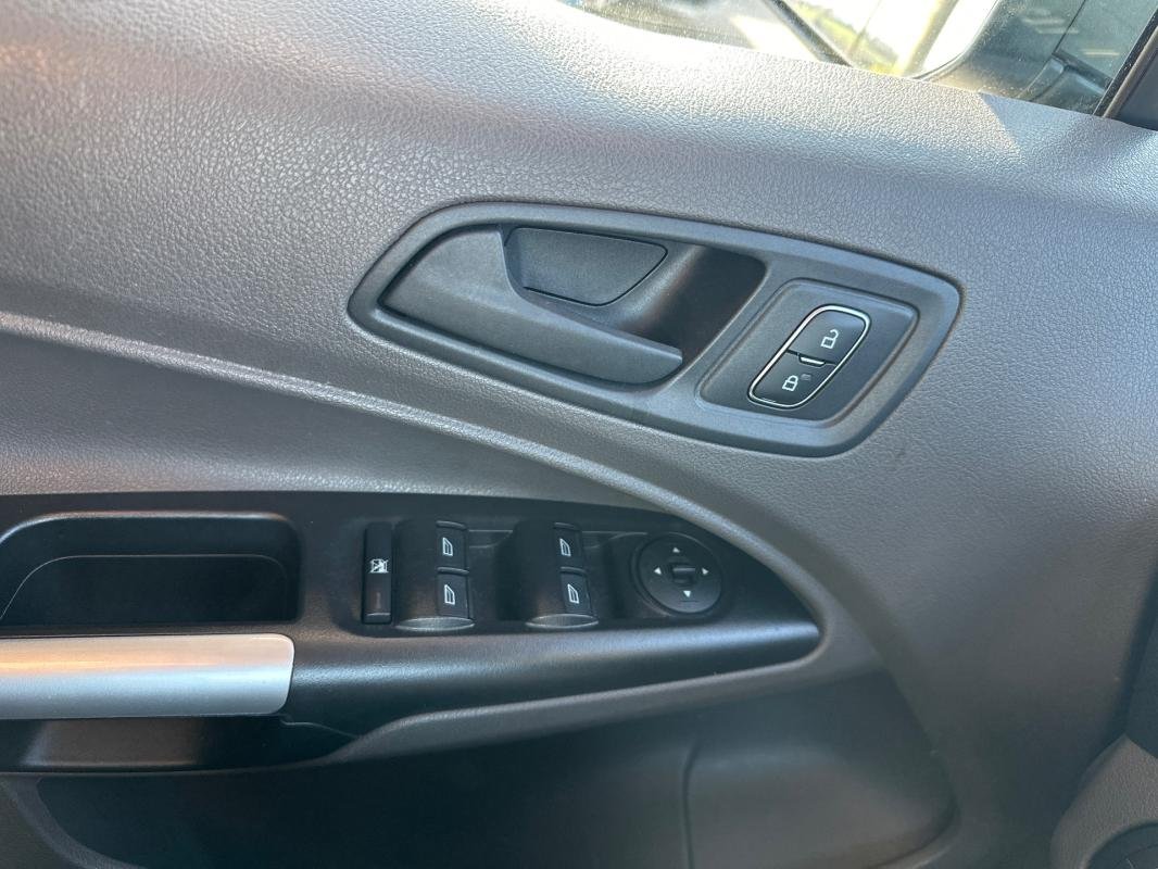 Ford Tourneo Connect - Photo 29
