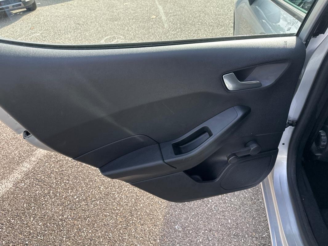 Ford Fiesta - Photo 12