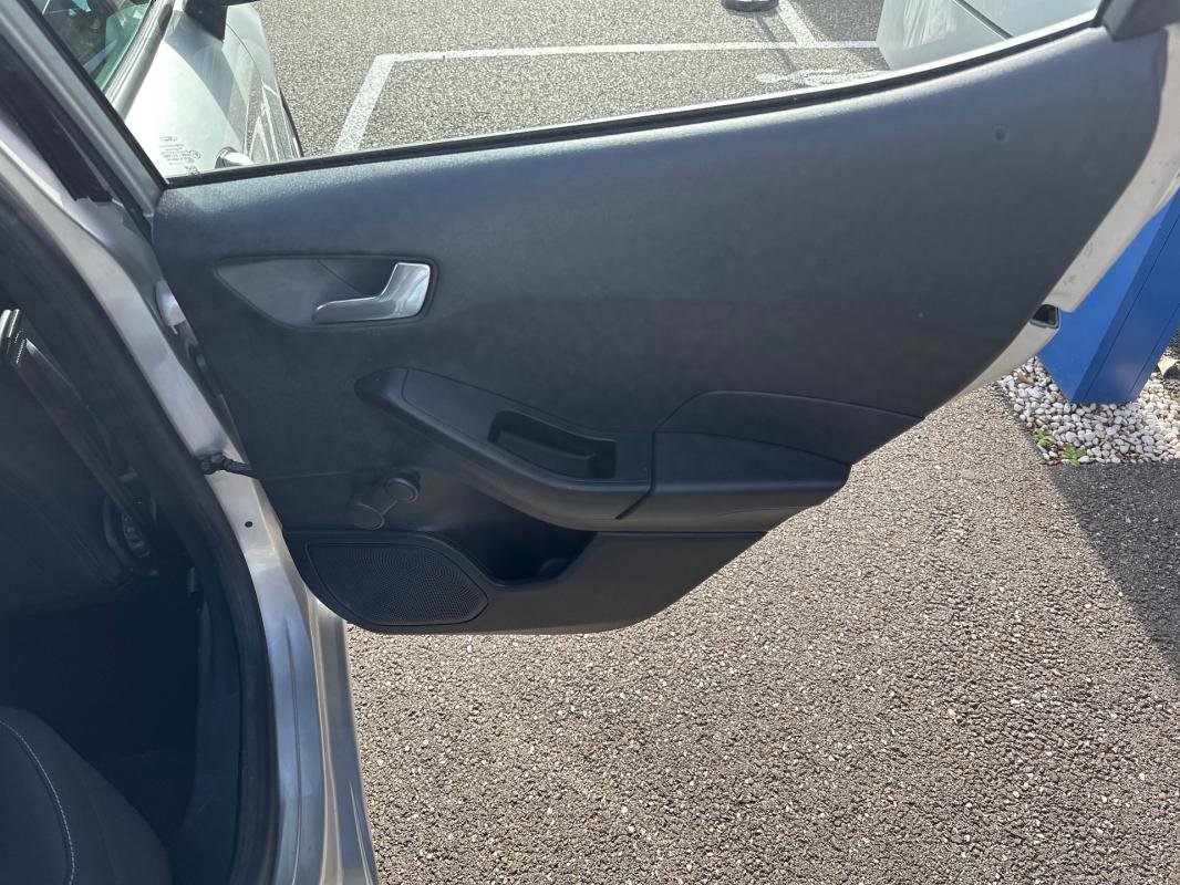 Ford Fiesta - Photo 23