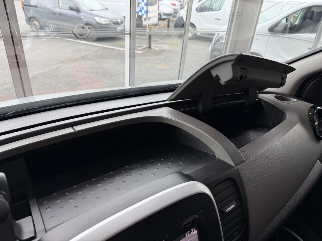 Nissan NV300 - Photo 22
