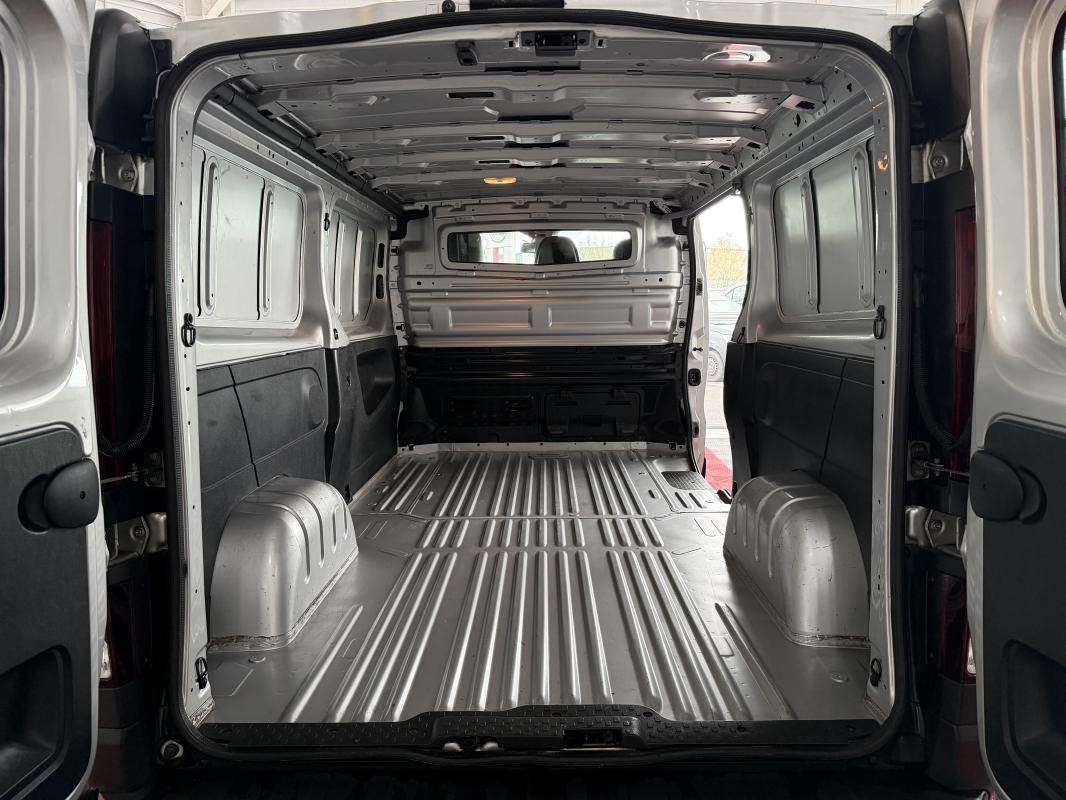 Nissan NV300 - Photo 23