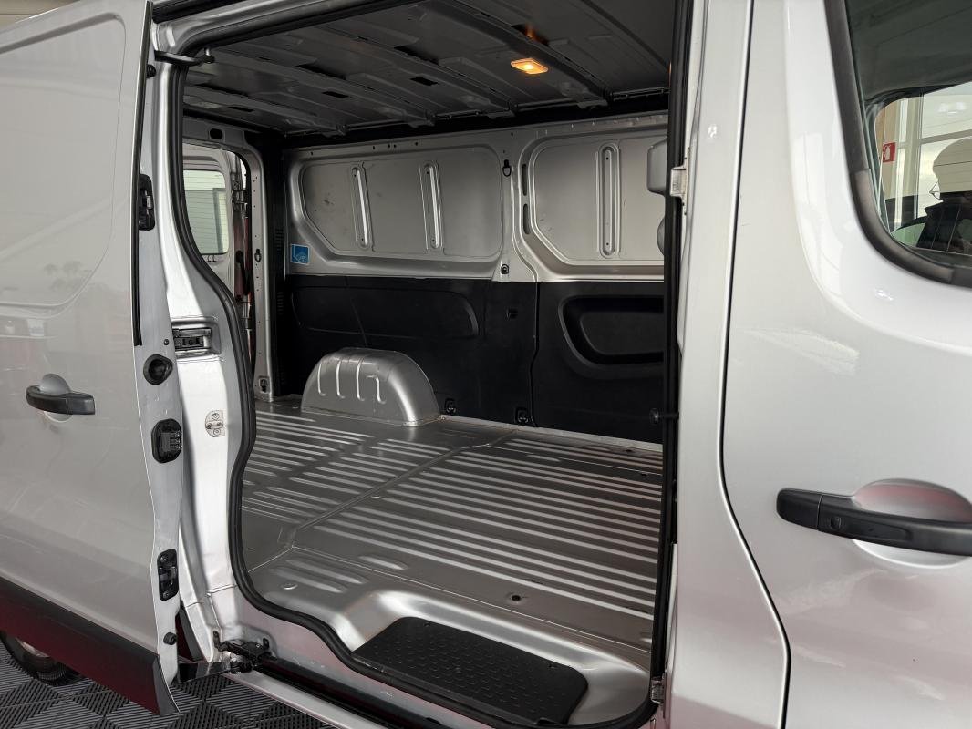 Nissan NV300 - Photo 24