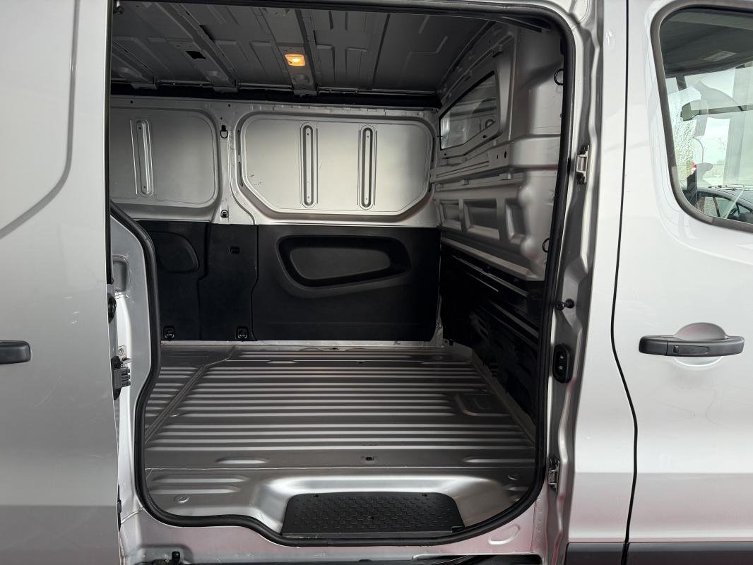Nissan NV300 - Photo 25