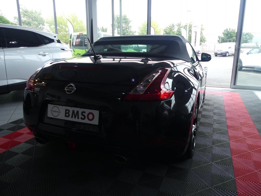 Nissan 370Z - Photo 2