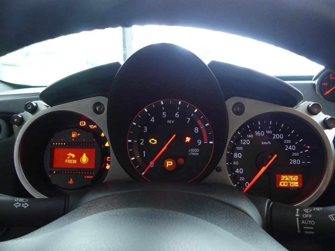 Nissan 370Z - Photo 9