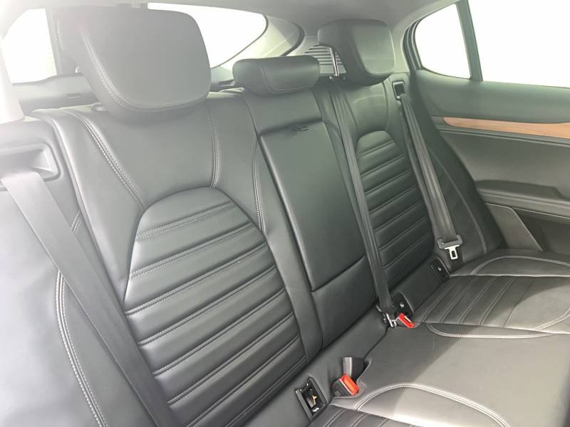 Alfa Romeo Stelvio - Photo 16