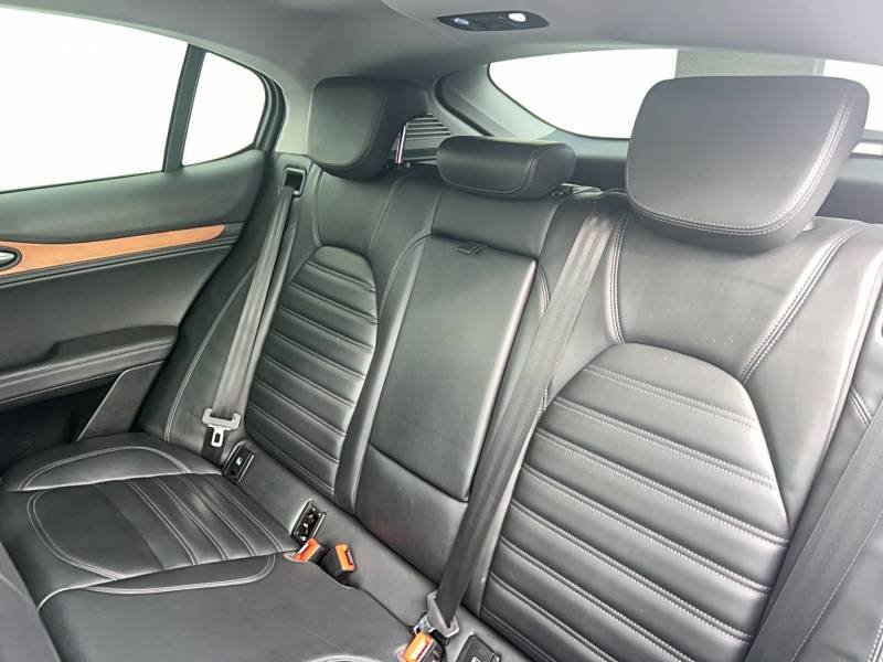 Alfa Romeo Stelvio - Photo 19