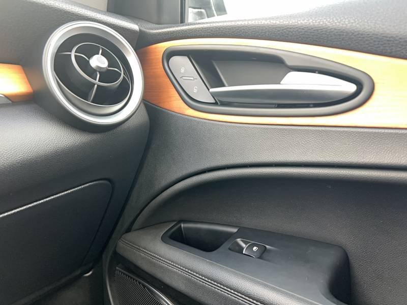 Alfa Romeo Stelvio - Photo 35