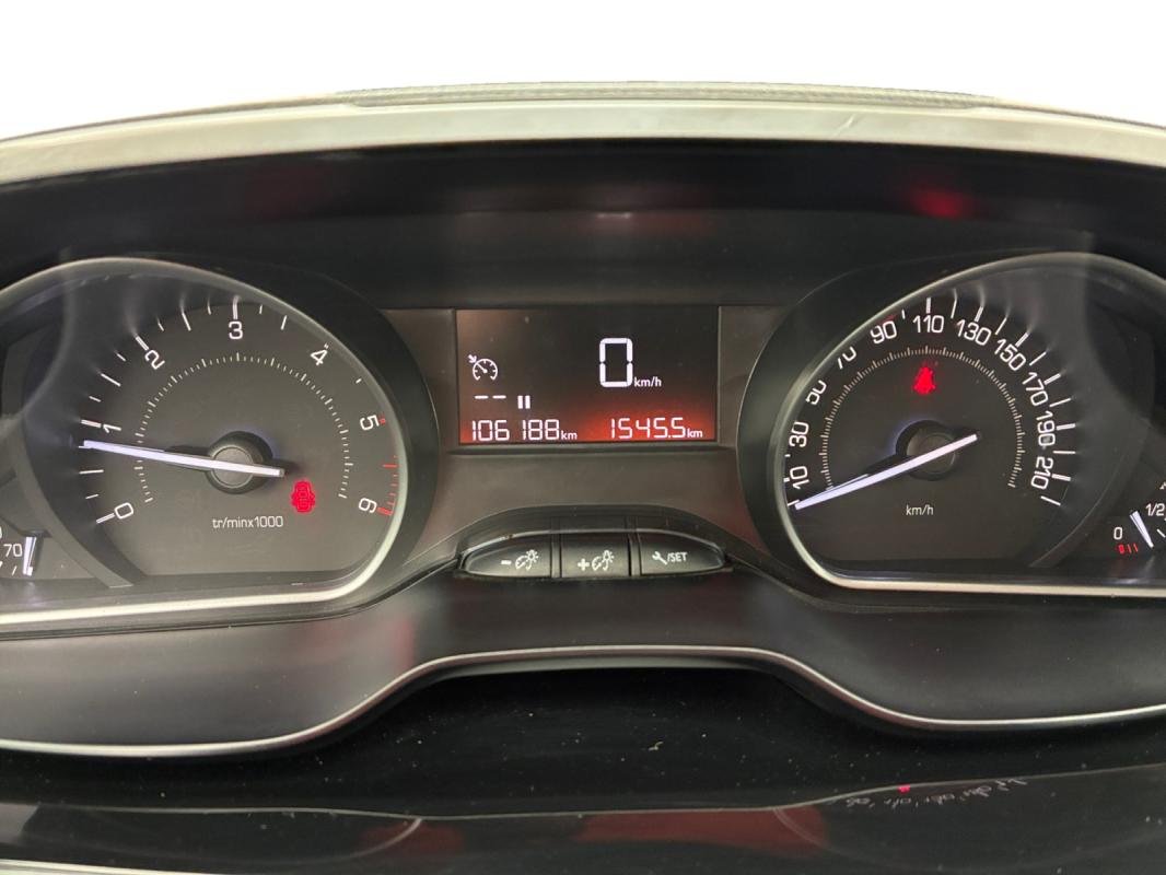 Peugeot 208 affaire - Photo 12