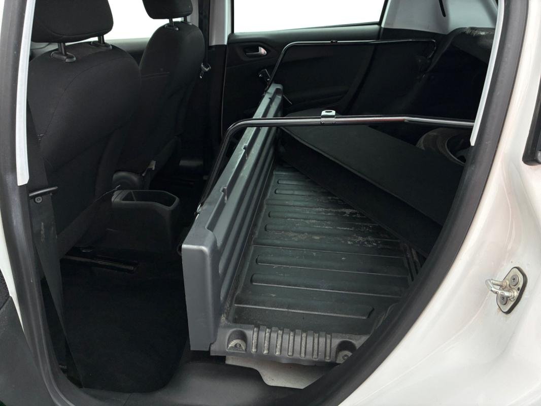 Peugeot 208 affaire - Photo 14