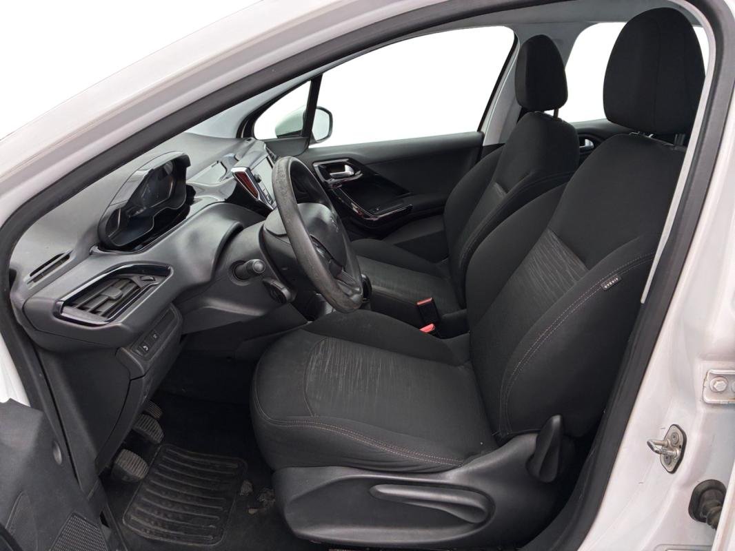 Peugeot 208 affaire - Photo 9