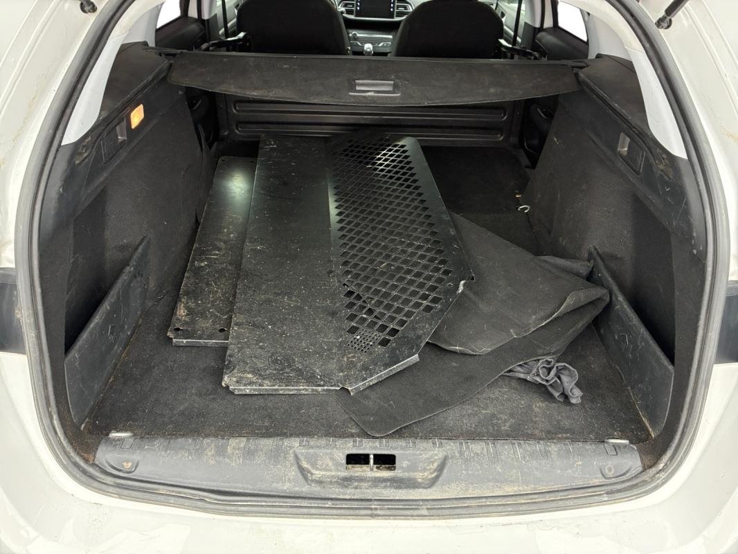Peugeot 308 SW - Photo 15