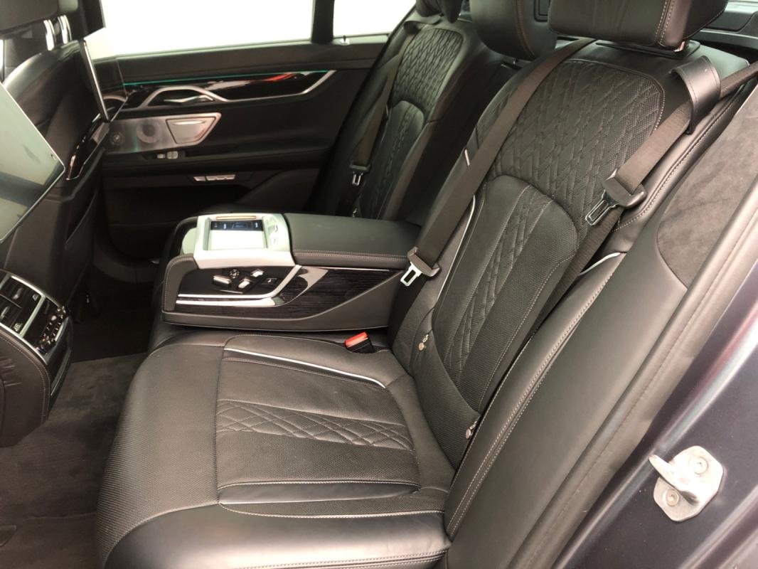 BMW Série 7 - Photo 14