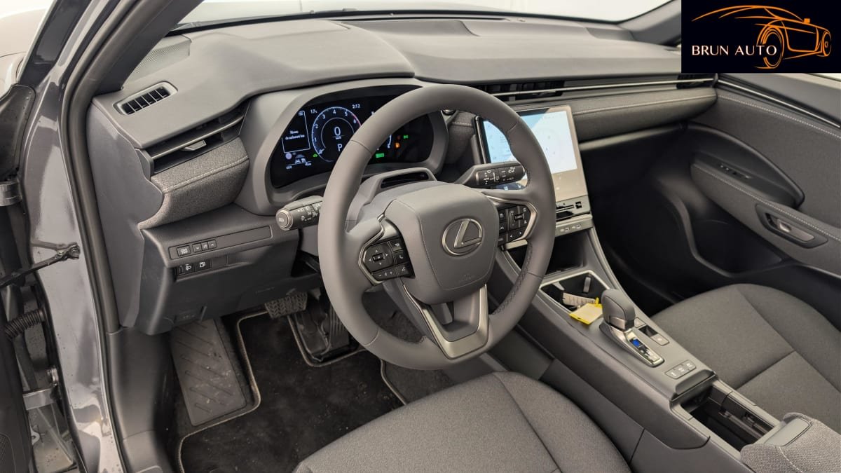 Lexus LBX - Photo 37